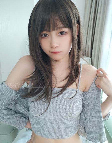 大胸美女裸体露出奶头写真_BD国语免费观看超清