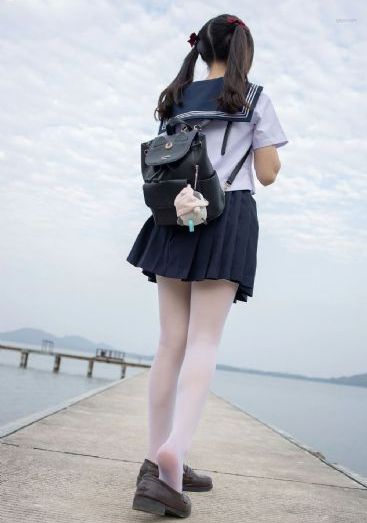 过来趴好自己选工具小作文_十万网红美女美酱